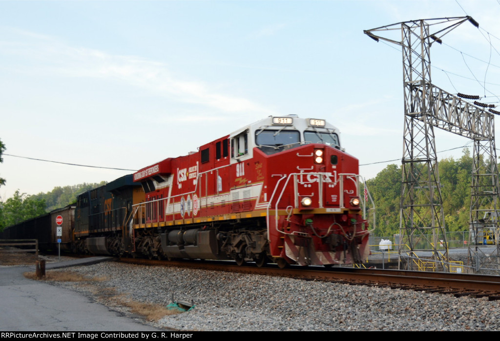 There was still a little light left when the long-awaited CSX 911 finally showed up AT 7:55 P.M.